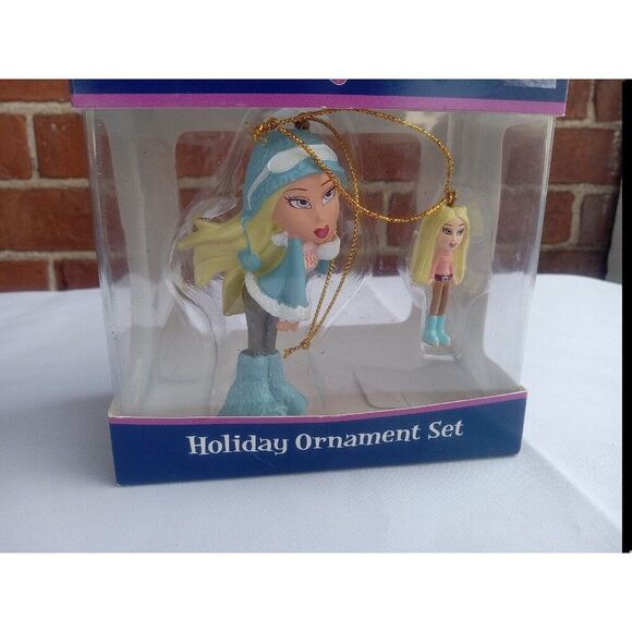 2005 BRATZ Hip Cloe  Holiday Christmas Tree Holiday Ornament Set Blond Hair - Picture 1 of 7